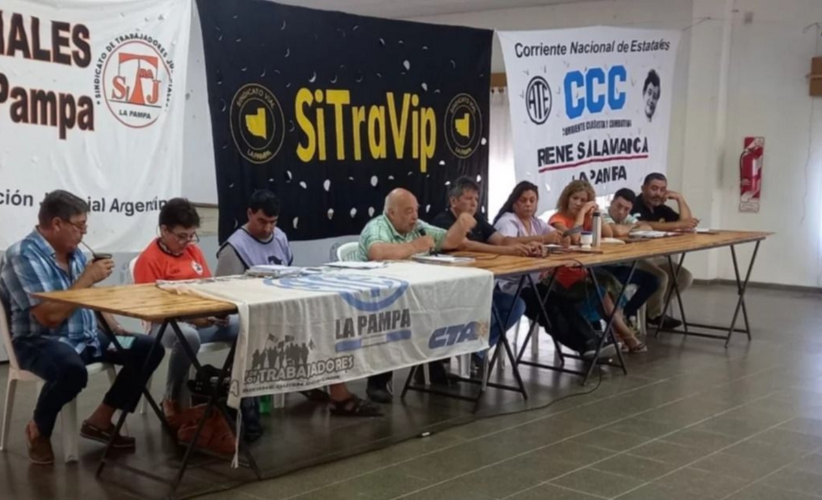 El gobierno y los estatales y docentes retoman la paritaria