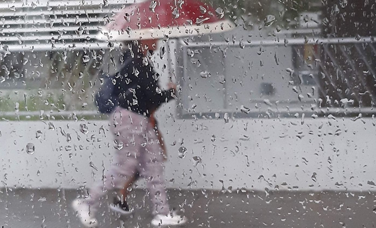Anuncian chaparrones y una fuerte baja de la temperatura