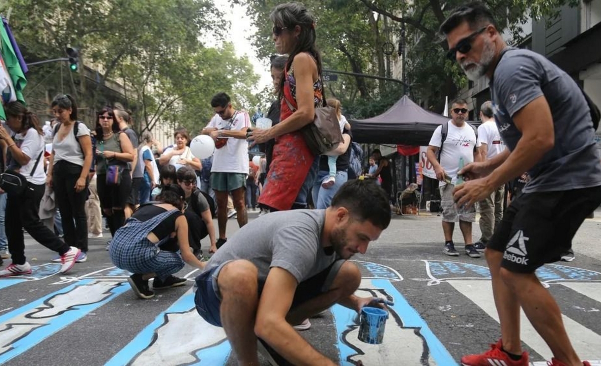 Miles de personas marchan a la Plaza de Mayo por el Día de la Memoria ...