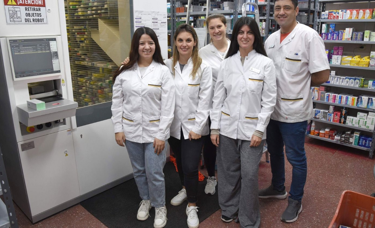 Farmacia de Amusin cuenta con un robot: No reemplaza a un trabajador | La Arena thumbnail